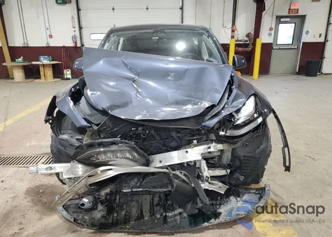 2021 Tesla Model Y z USA, uszkodzony, nr VIN 5YJYGDEE8MF074476